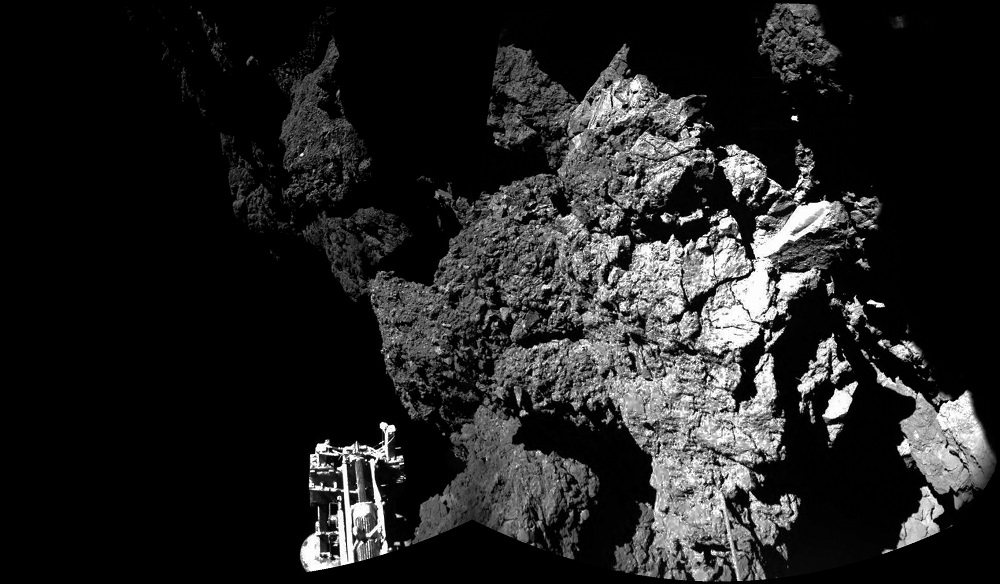 Allereerste close-up foto van het oppervlak van komeet 67P genomen door Philae. Bron ESA.