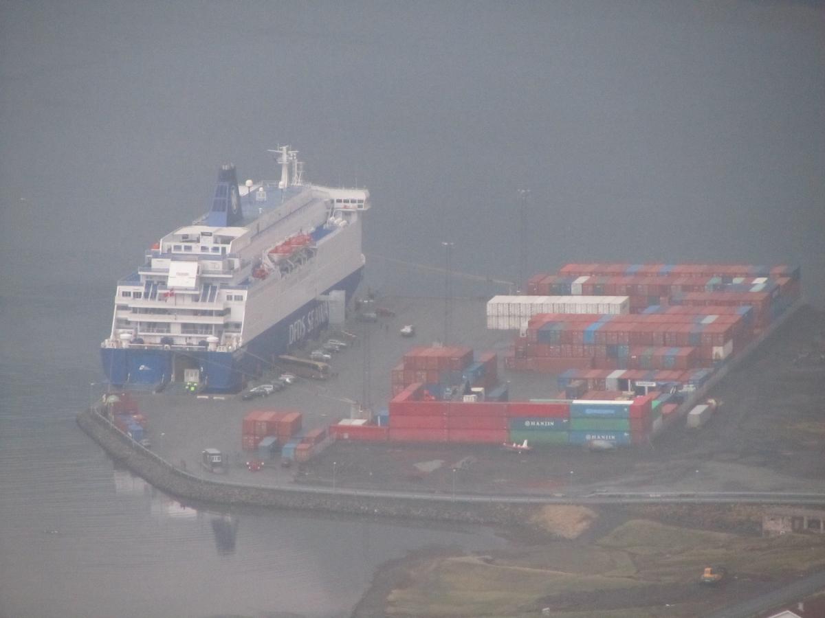 Princess Seaways aangemeerd in de Kjollarfjord